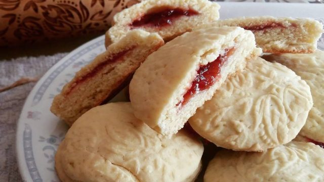 biscotti ripieni di marmellata-2