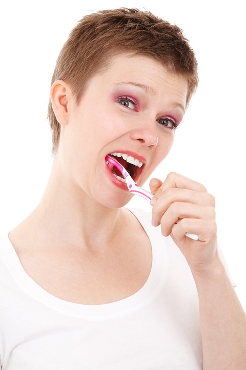 rimuovere la placca dai denti