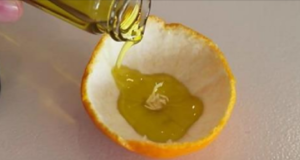 olio d'oliva in un mandarino