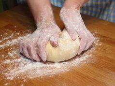 come si fa il pane in casa