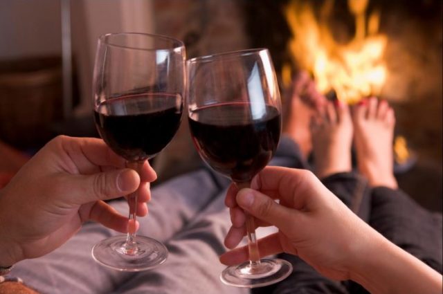 bere un bicchiere di vino rosso al giorno