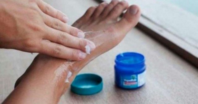 vicks vaporub piedi